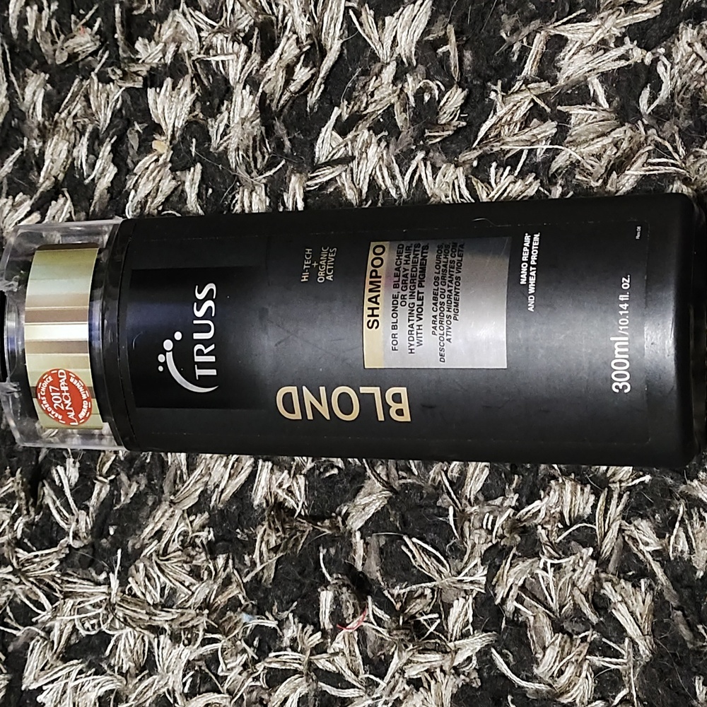 Truss blonde SHAMPOO. 10.14oz NEW